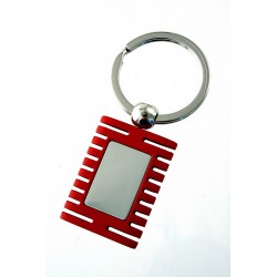 1T. Llavero metal rectangular borde rojo con estuche origen