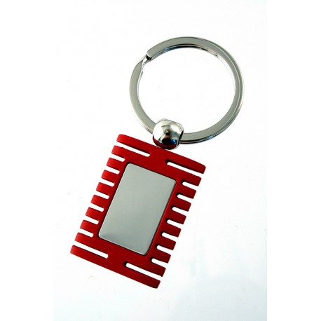 1T. Llavero metal rectangular borde rojo con estuche origen