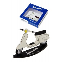 3T. Miniatura decorativa bidimensional  «Vespa» blanca metal