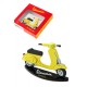 3T. Miniatura decorativa bidimensional «Vespa» amarillo metal