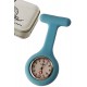 1T. Reloj de colgar en silicona azul con imperdible «Nurse». En estuche metálico.