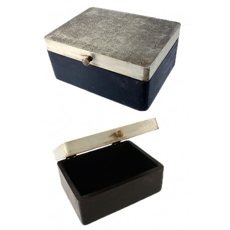 5T. Joyero caja de madera y metal repujado. Decoración «Damasquino». Acabado rústico