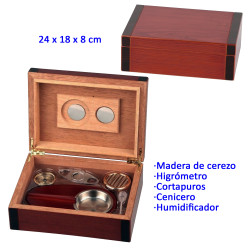 3T. Humidor en madera de cerezo con higrómetro, cortapuros, cenicero y humidificador 24 x 18 x 8 cm.
