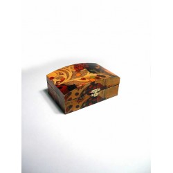 5T. Decorated curve wooden box im DM